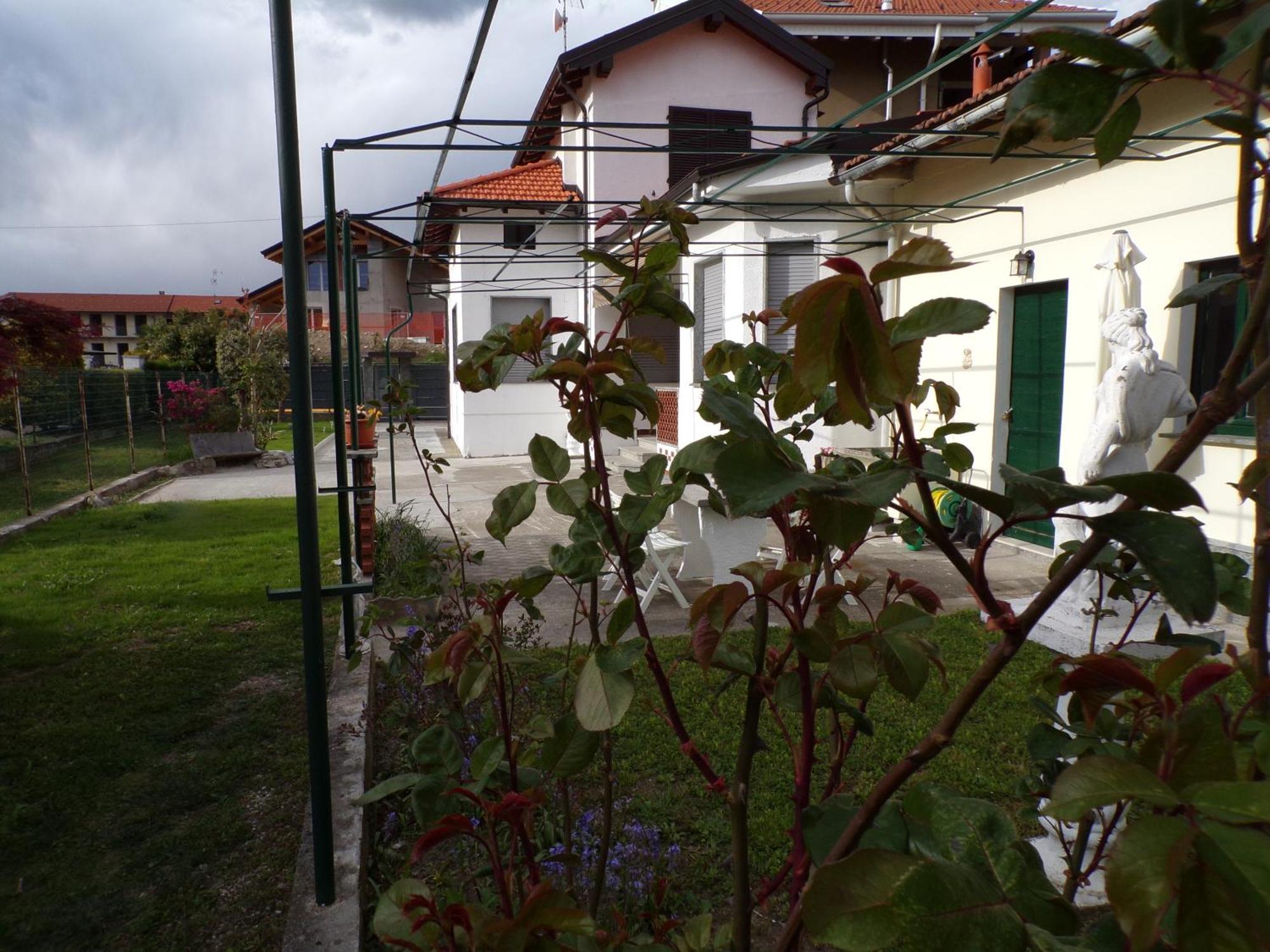 Casa Vacanze Terra Di Mezzo Invorio Inferiore Exteriör bild