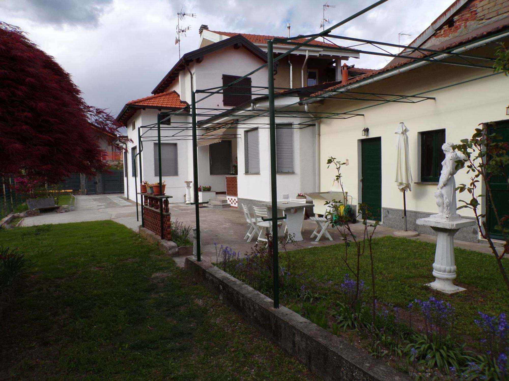 Casa Vacanze Terra Di Mezzo Invorio Inferiore Exteriör bild