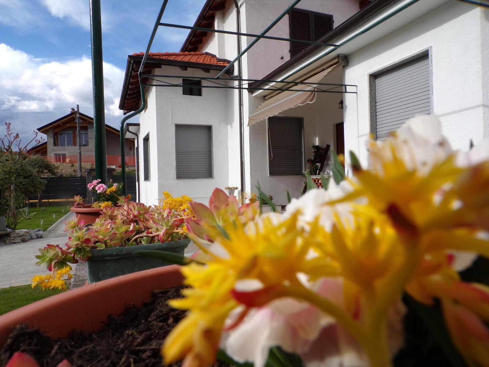 Casa Vacanze Terra Di Mezzo Invorio Inferiore Exteriör bild